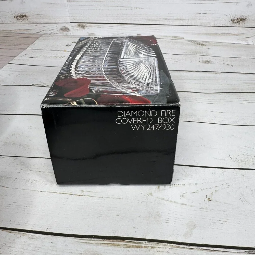 Mikasa Diamond Fire Crystal Glass‎ Covered Trinket Box Leaf Shape WY247/930